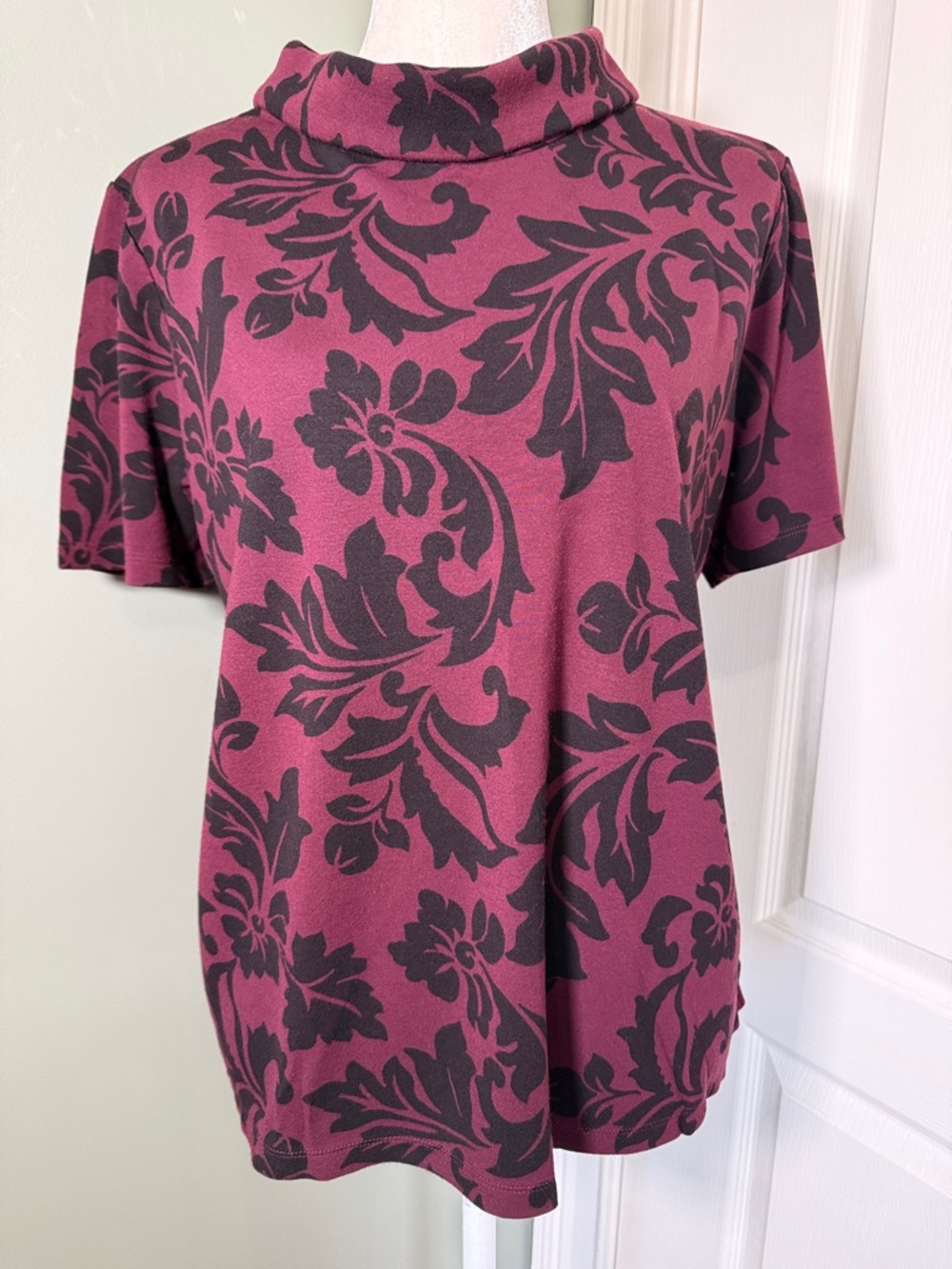 Ann Taylor Factory Damask Print Knit Top Burgundy Black XL Back Split Notch Neck